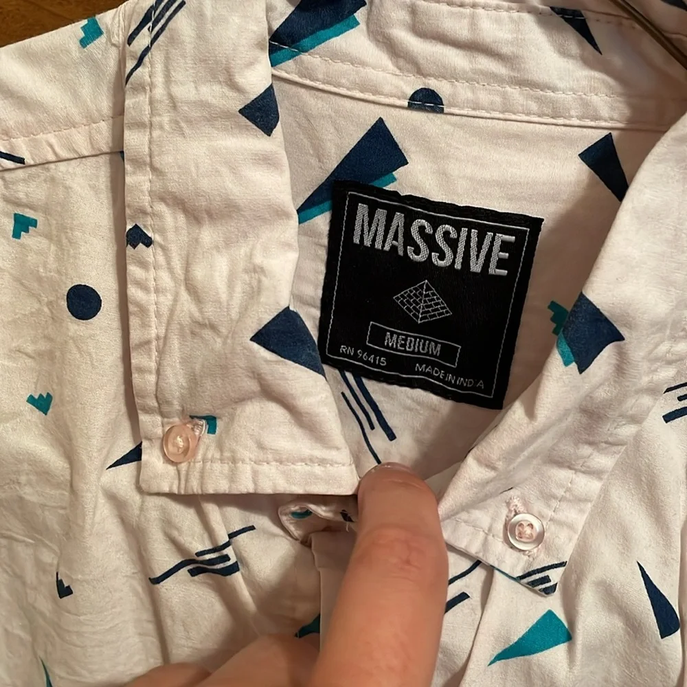 Massive button up - Picture 2 of 4